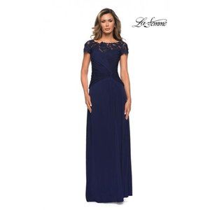 La Femme Navy Maxi Dress Size 2 EUC
Dress has been altered to fit 5’4”